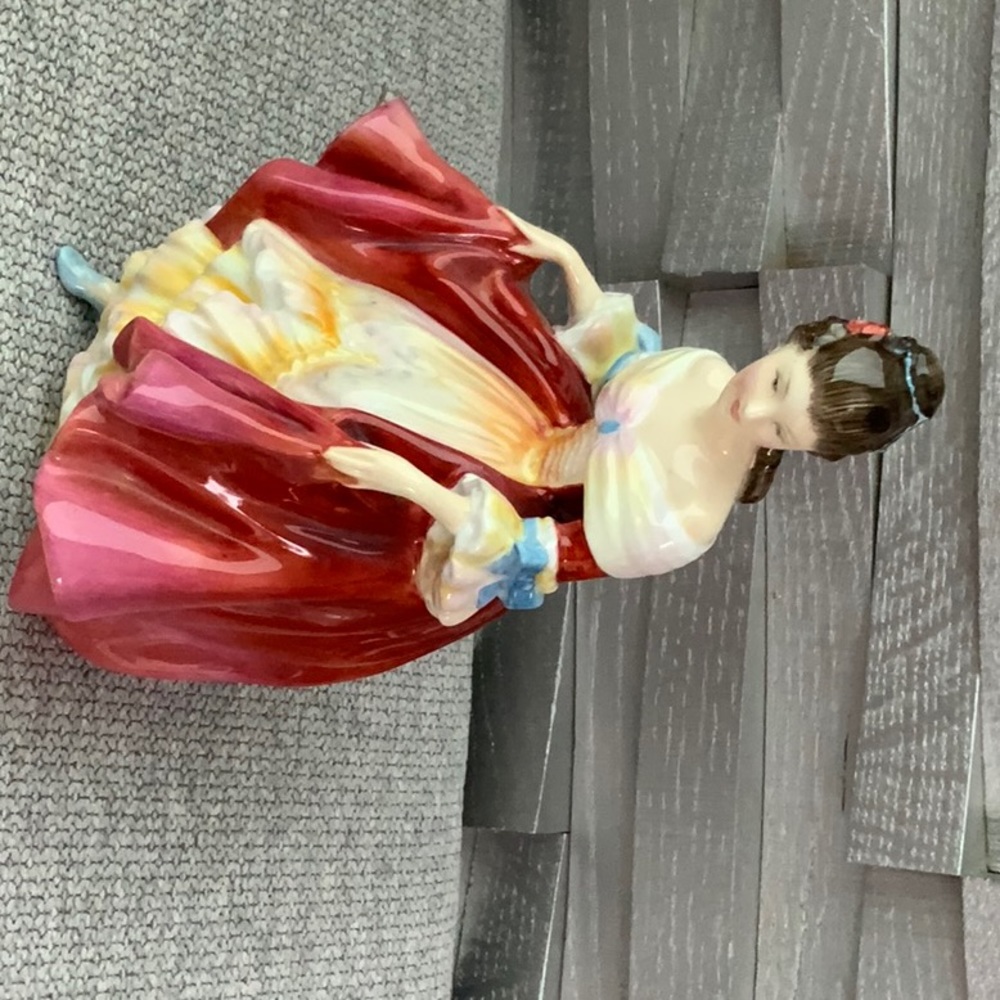Royal Daulton figurine. Southern belle.